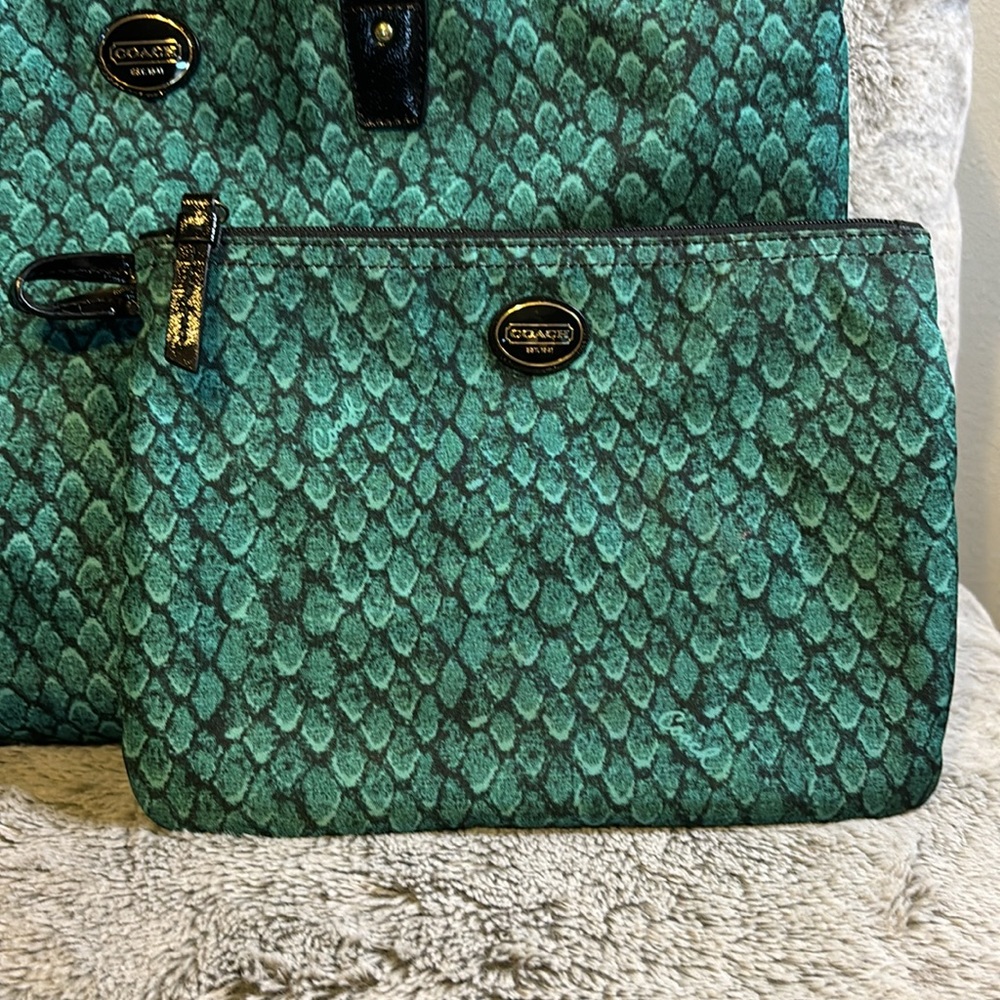 Coach Limited Edition Green Snake Print Tote with Removable Pouch - Picture 2 of 11